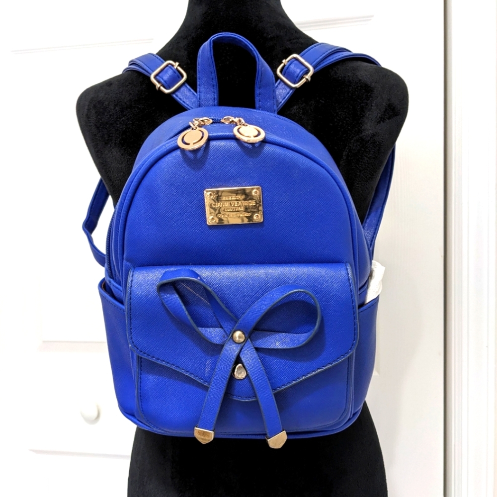 Small backpack. Faux leather, total 6 pockets. 9", 3.5" wide